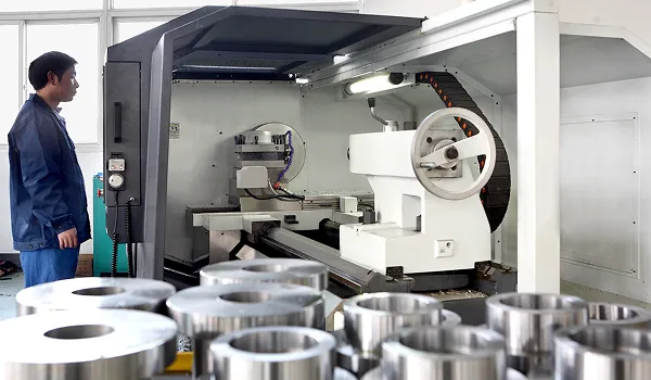 الخراطة باستخدام مخرطة CNC